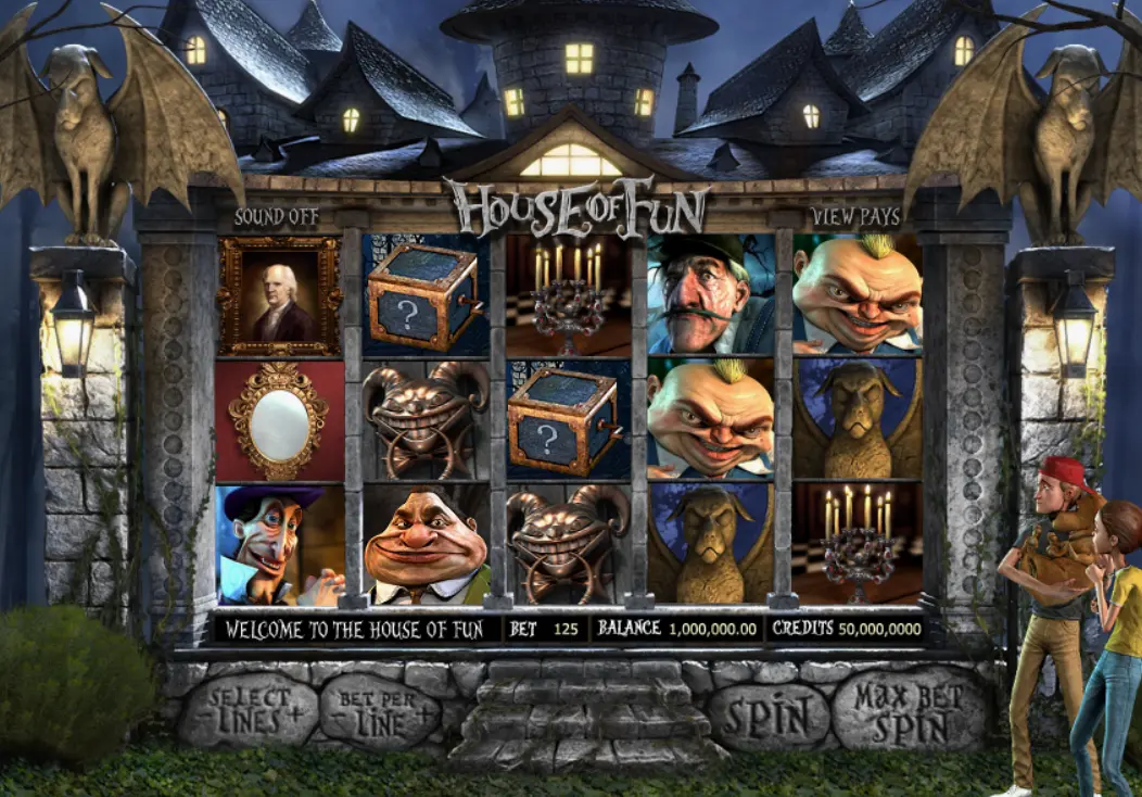 House of Fun slot demo mode interface showing game reels and control panel