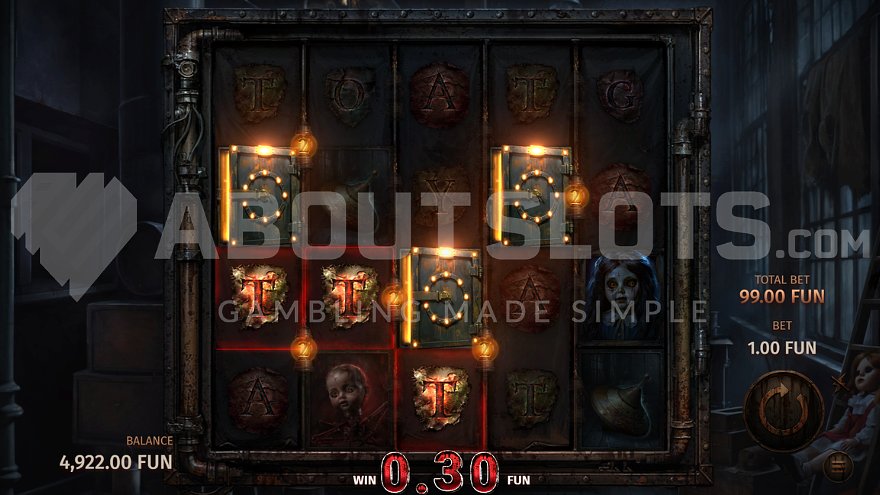 Three Scatter symbols triggering free spins in Dreadworks