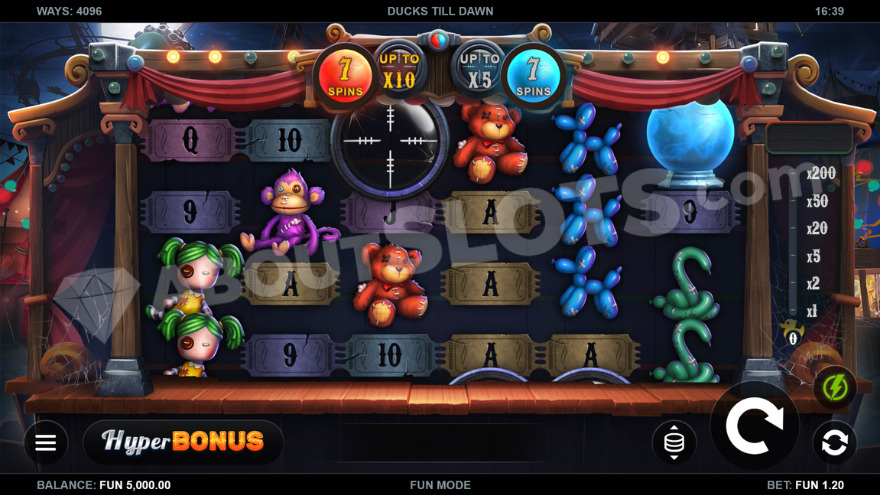 Base game with crosshair symbol on the third reel in Ducks Till Dawn slot.