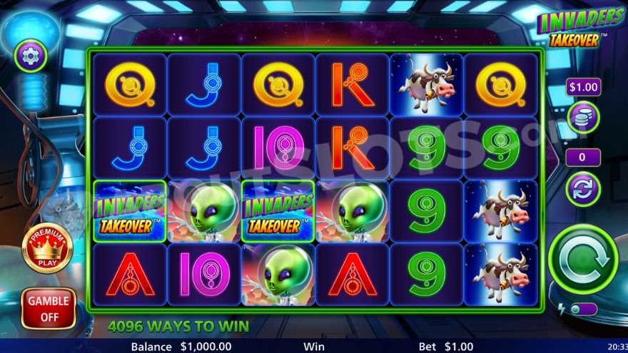 Main game view showing aliens and cows on the reels.